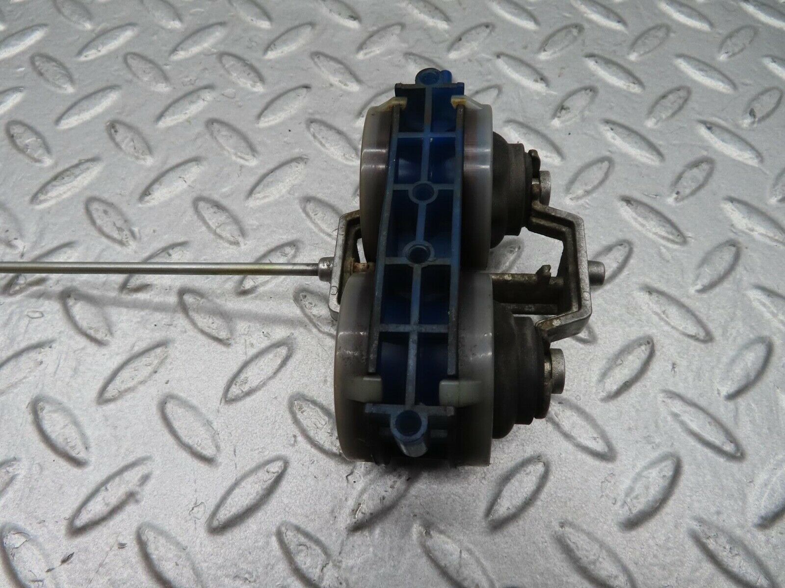 14288 Mercedes-Benz W116 350SE Front Left Door Lock Vacuum Actuator