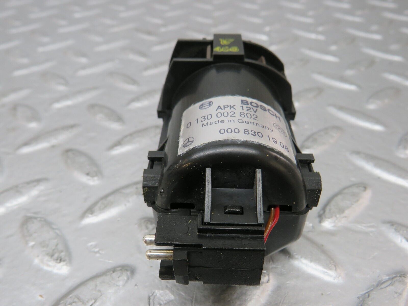 25653 Mercedes-Benz W124 280E Temperature Sensor 0008301908 0130002802