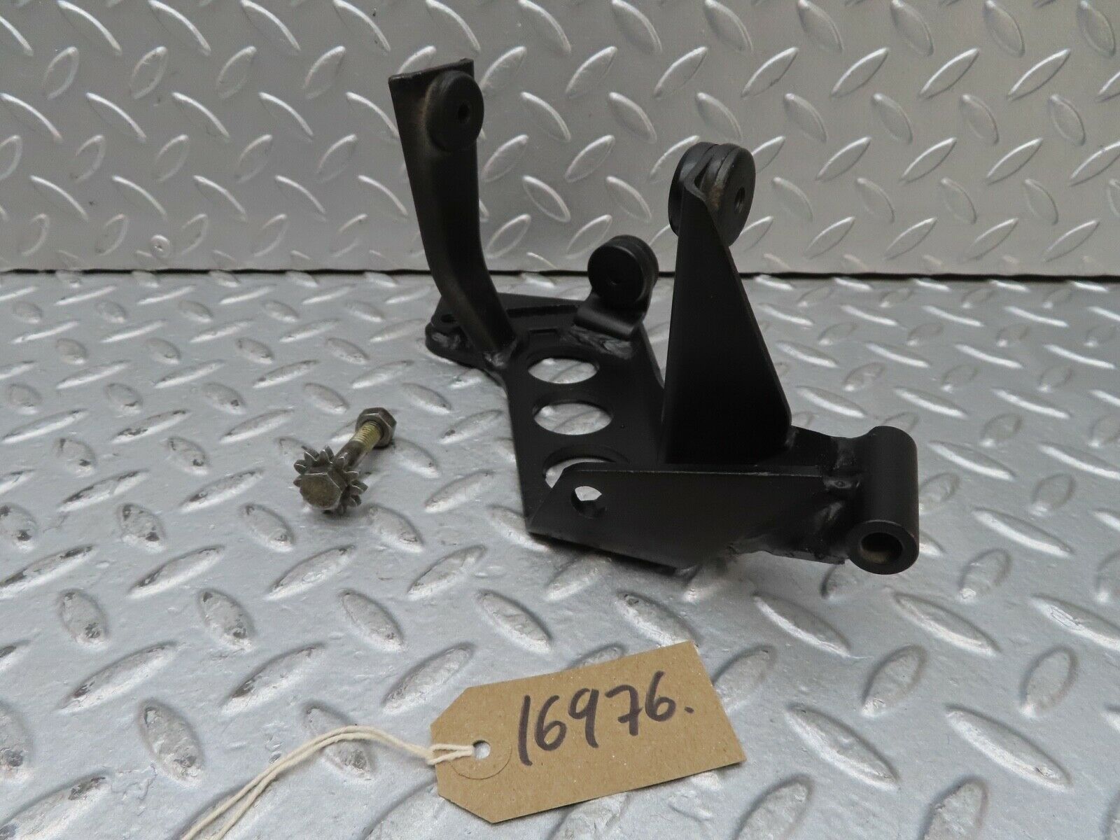 16976 Mercedes-Benz C123 280CE Coupe Power Steering Pump Bracket