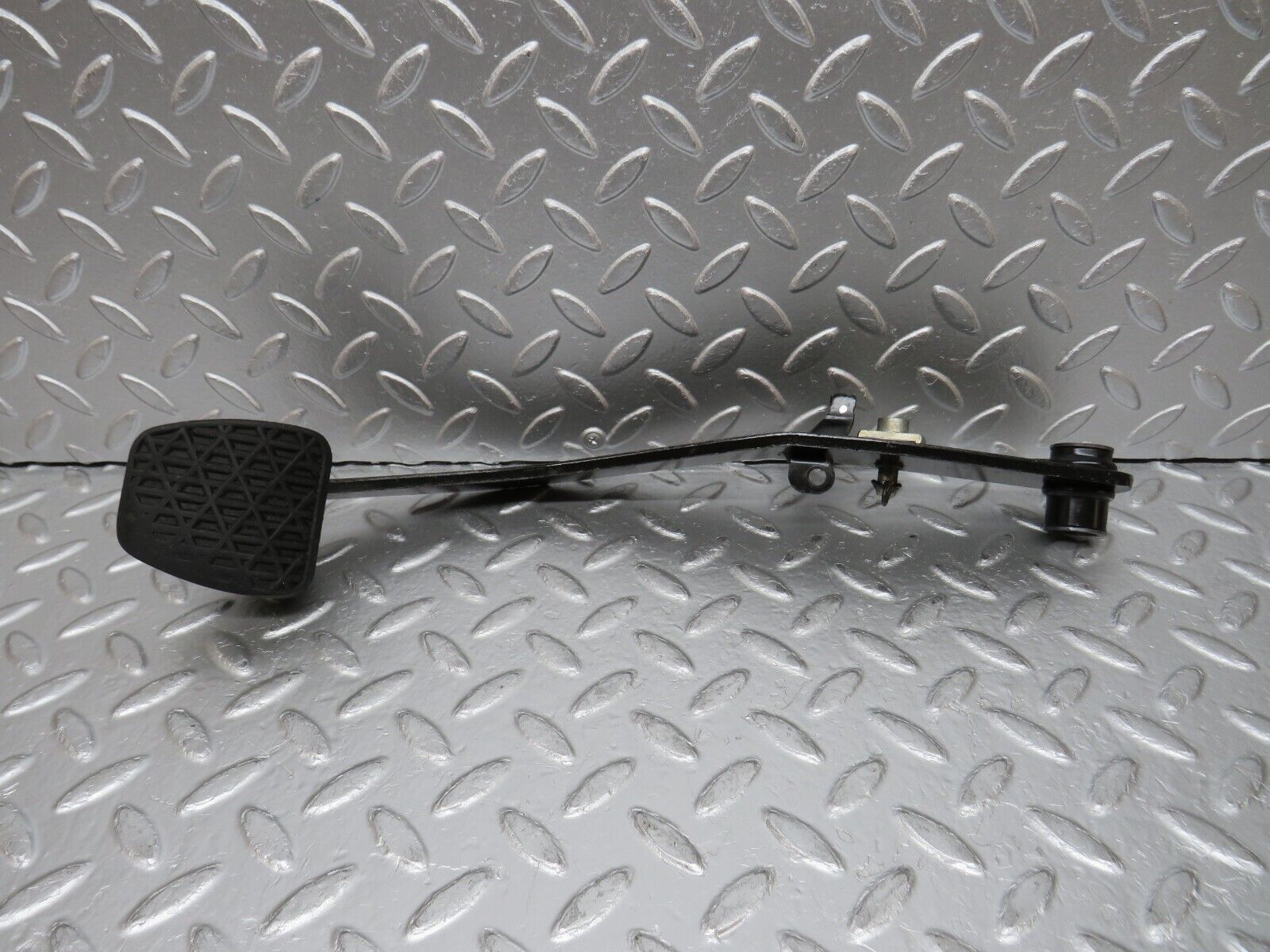 31351 Mercedes-Benz S124 220TE Wagon Brake Pedal With Rubber 2012920082