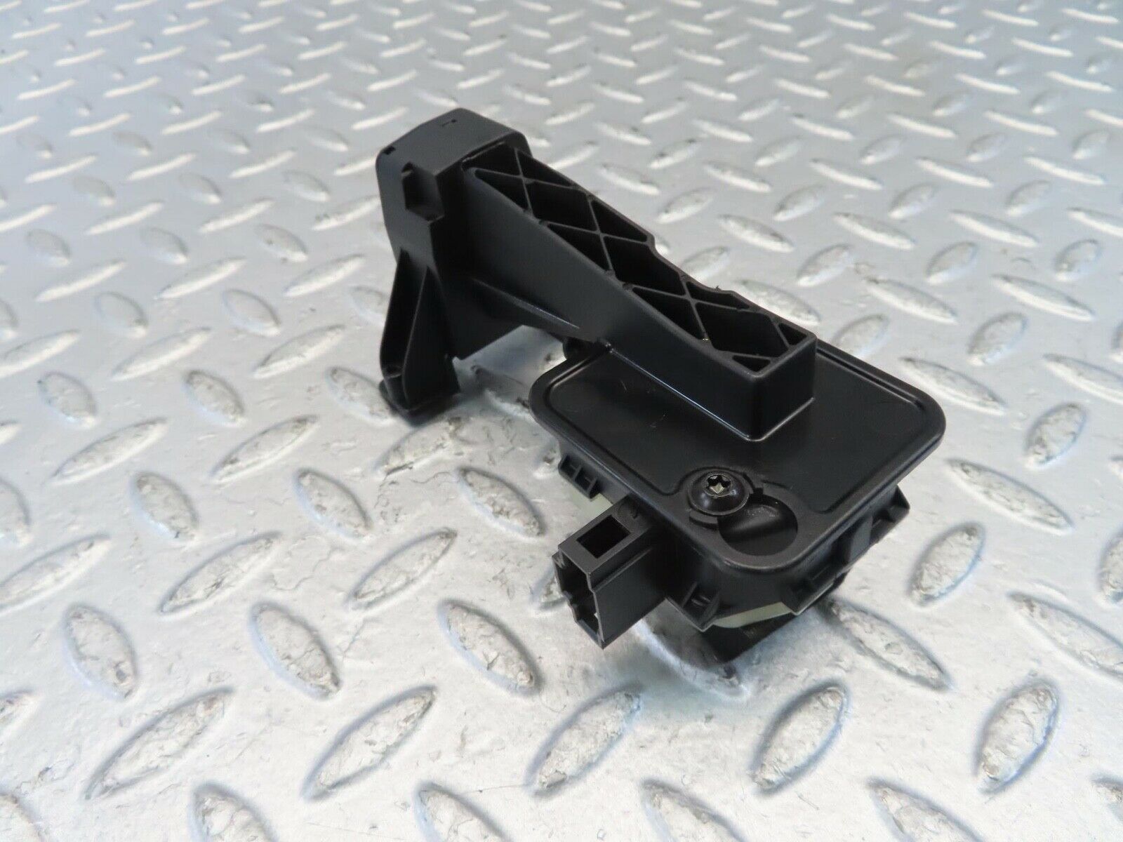 11217 Mercedes-Benz W221 S320 Fuel Tank Flap Cap Lock 2518200197