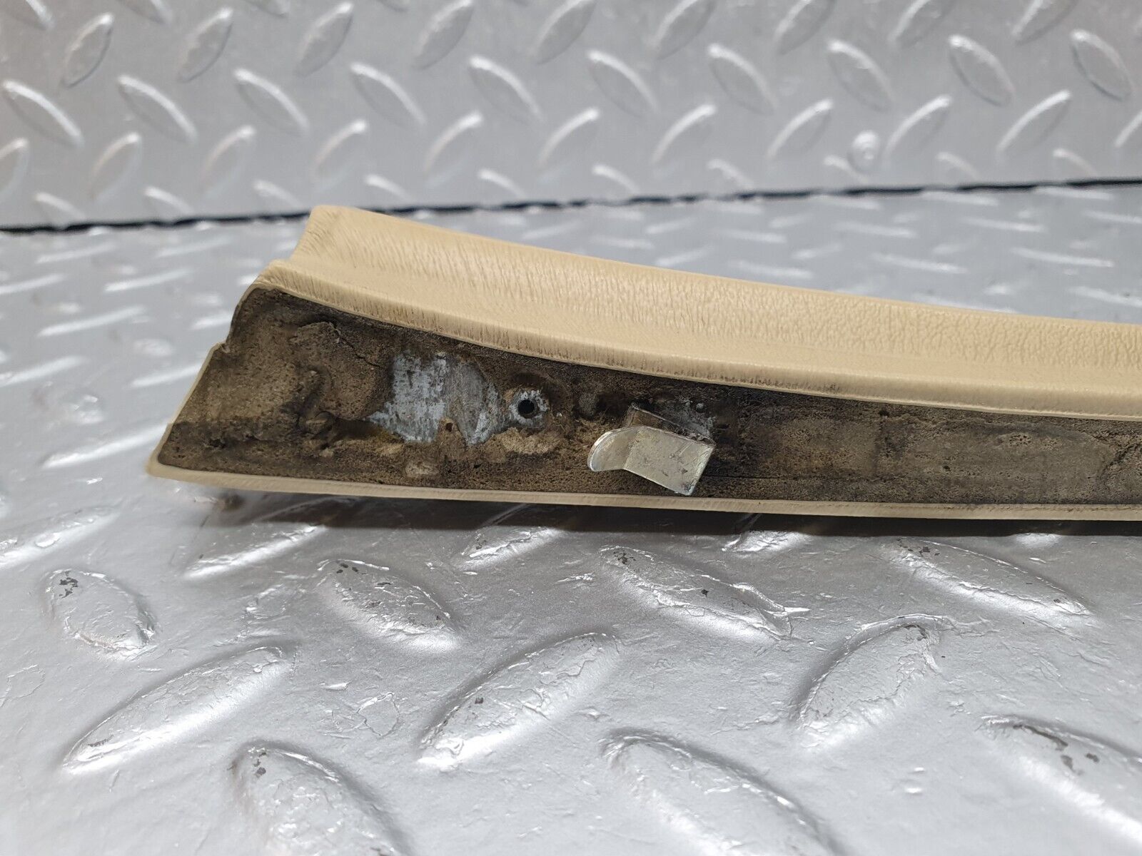 40933 Mercedes-Benz W126 300SE Front Right Door Interior Trim Beige