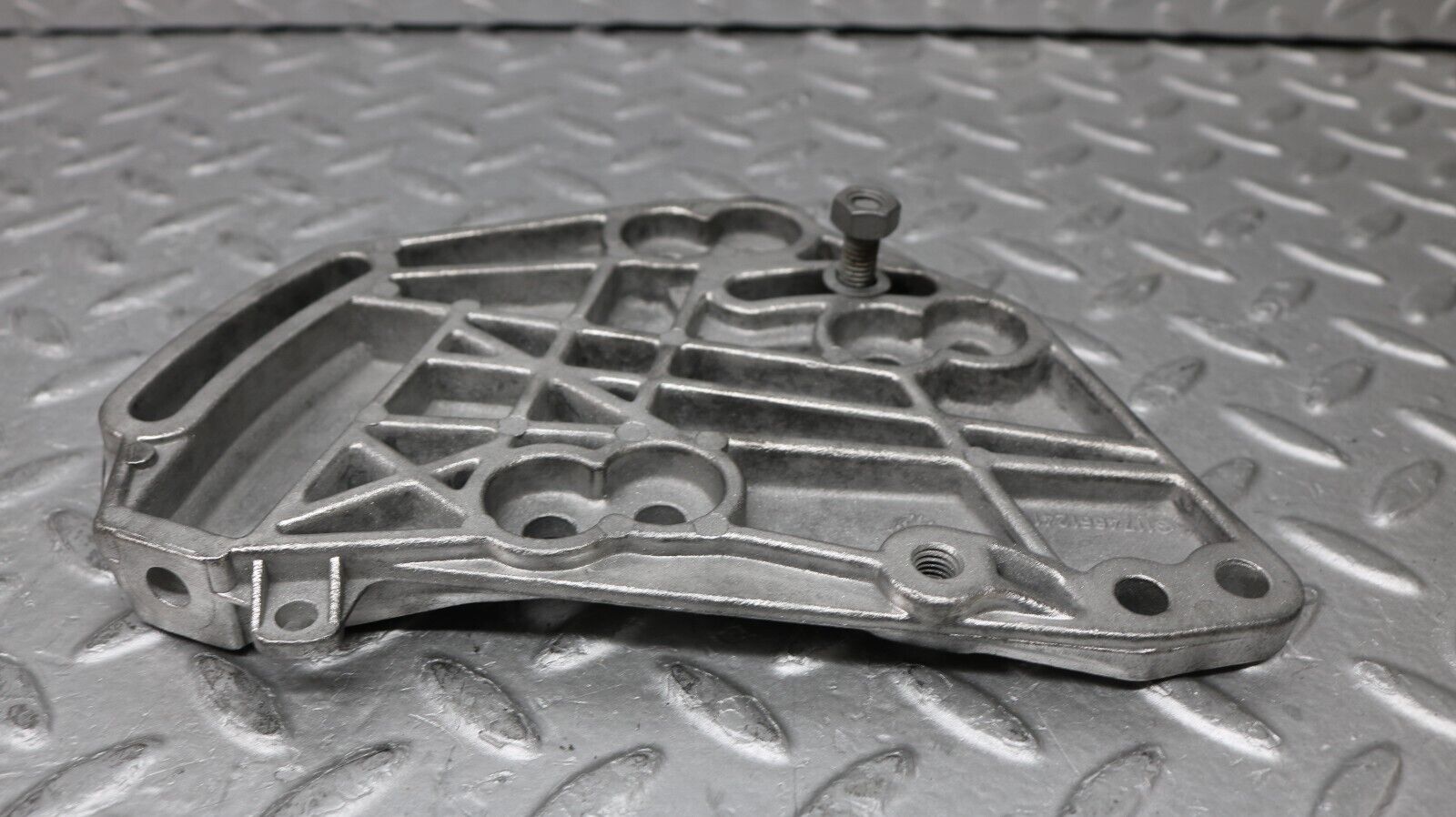 37251 Mercedes-Benz C126 420SEC Coupe Power Steering Pump Bracket 1174661241