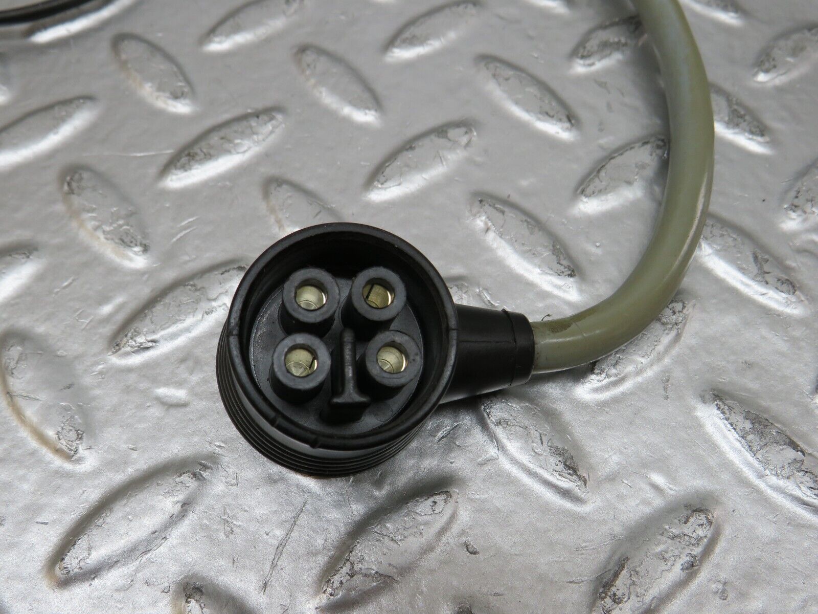 25417 Mercedes-Benz W123 200 Ignition Wire 0011567101