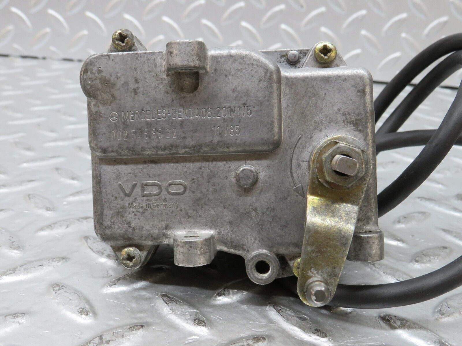 27299 Mercedes-Benz W123 280E Cruise Control Actuator 0025458632