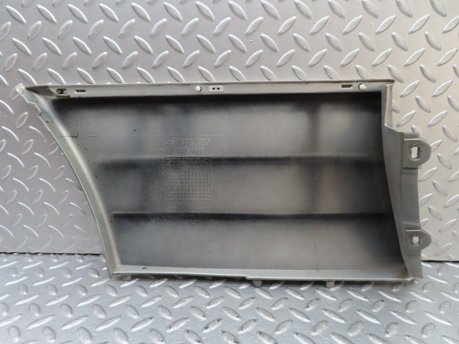 35828 Mercedes-Benz C140 CL420 Coupe Front Right Fender Wing Lower Trim 1406901840