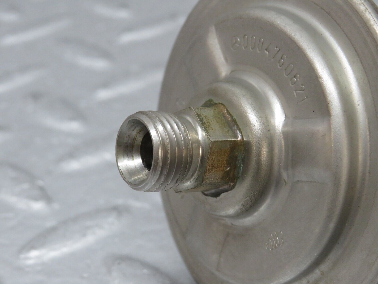 36572 Mercedes-Benz W201 190E 2.0L Fuel Pressure Regulator 0004760621