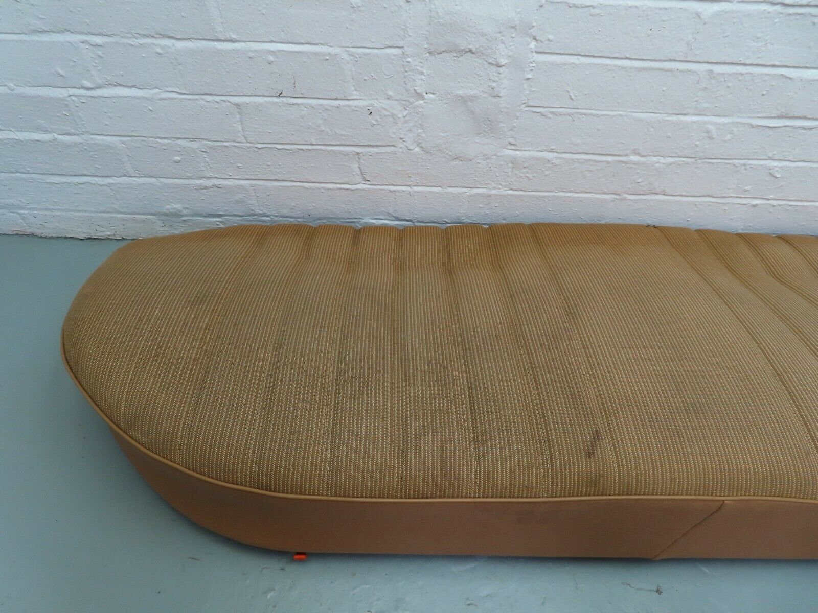 5901 Mercedes-Benz W123 200 Rear Seat