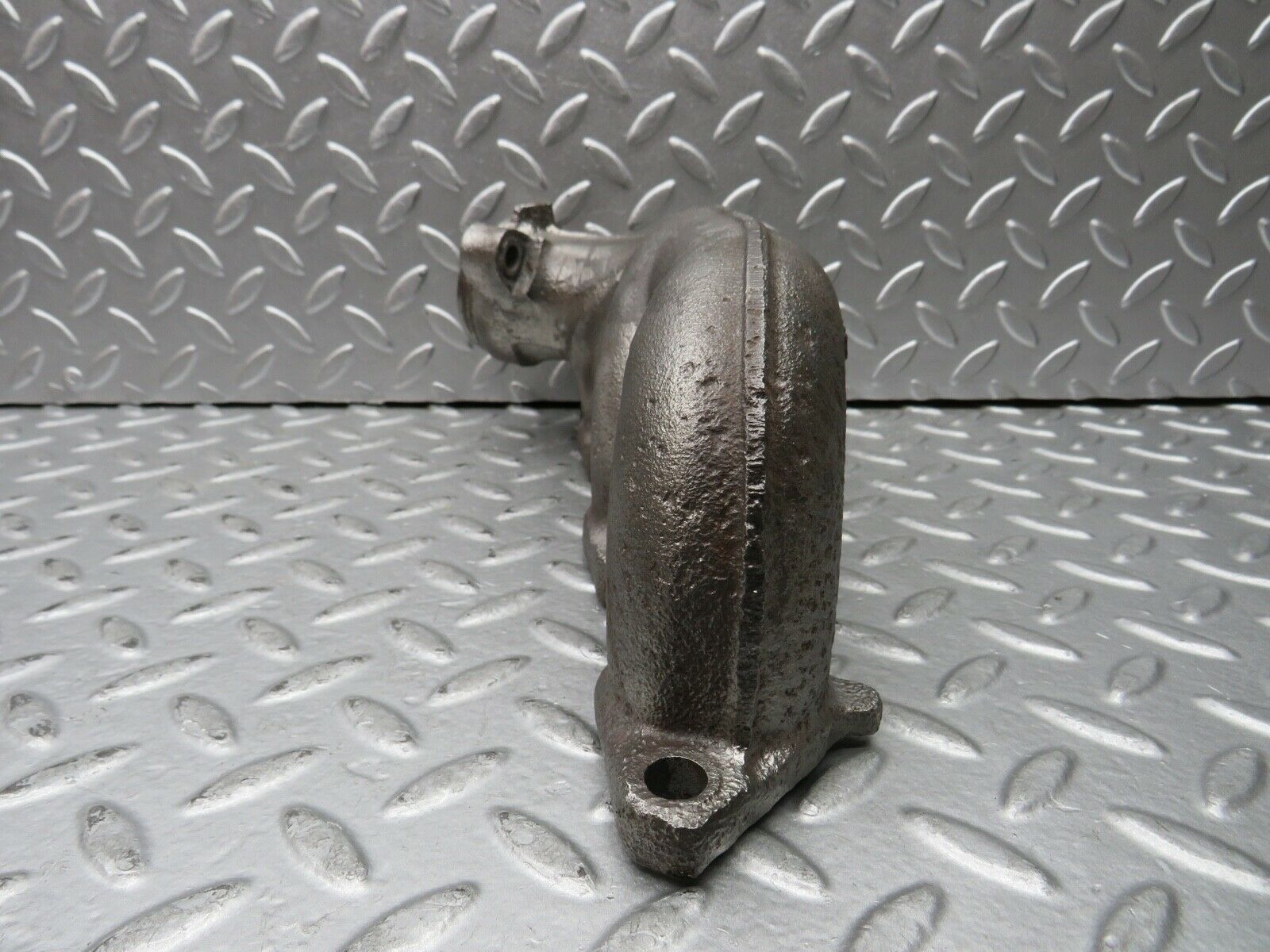 21891 Mercedes-Benz W126 300SE Exhaust Manifold Cylinder 4-6 1031422202