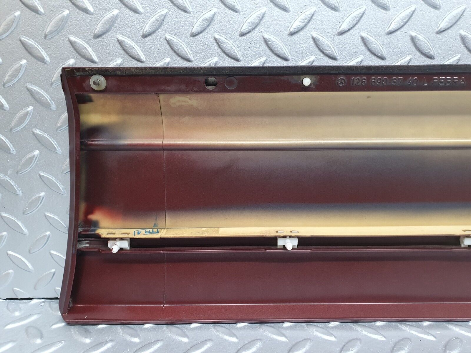 40911 Mercedes-Benz W126 300SE Front Left Door Moulding Trim 1266903740