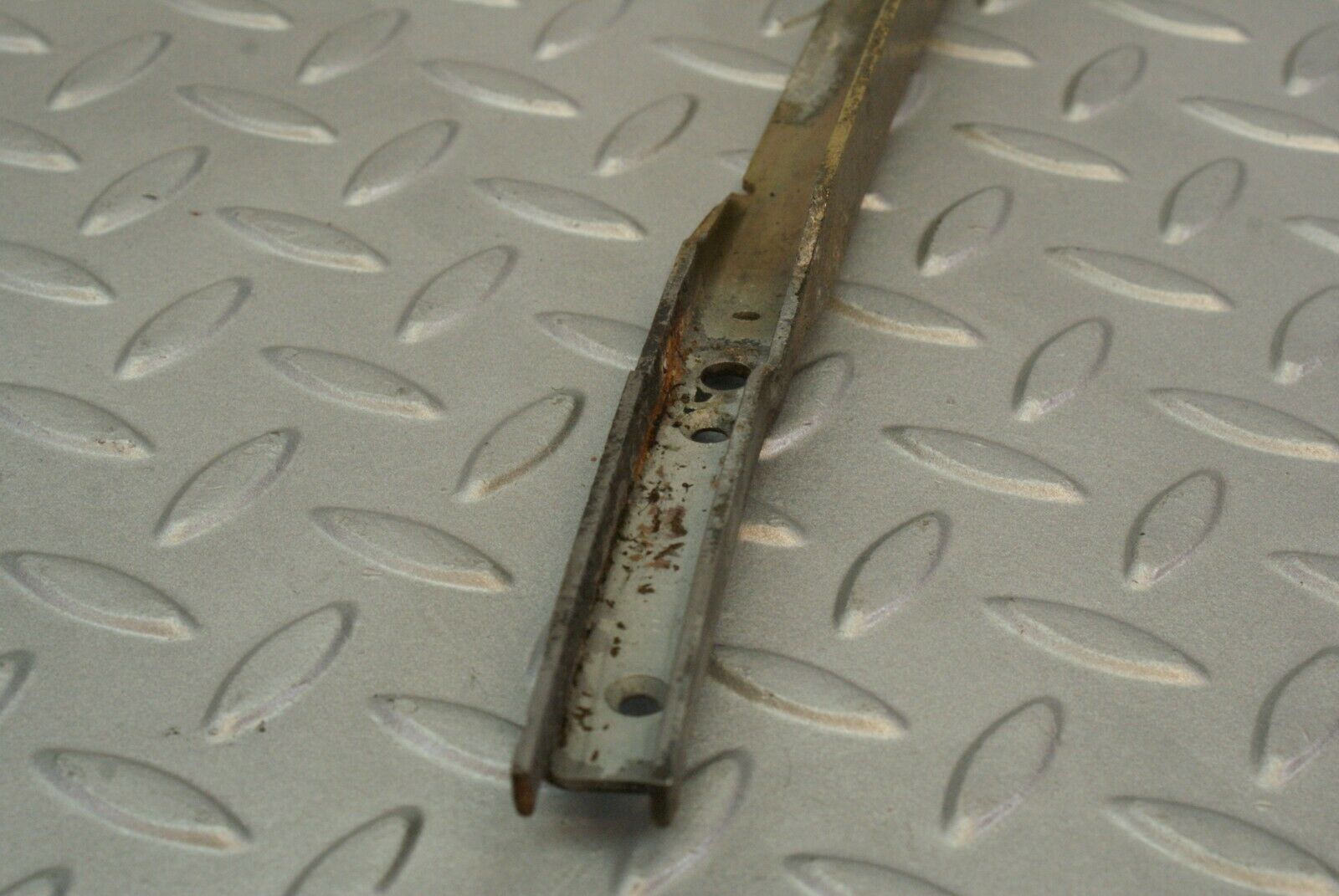 3040 Mercedes-Benz C123 280CE Coupe Front Right Window Guide Rail