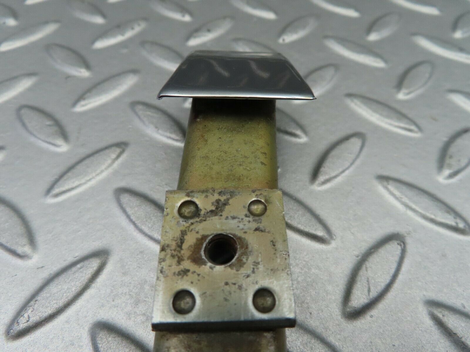 6838 Mercedes-Benz C107 350SLC Coupe Front Left Window Channel