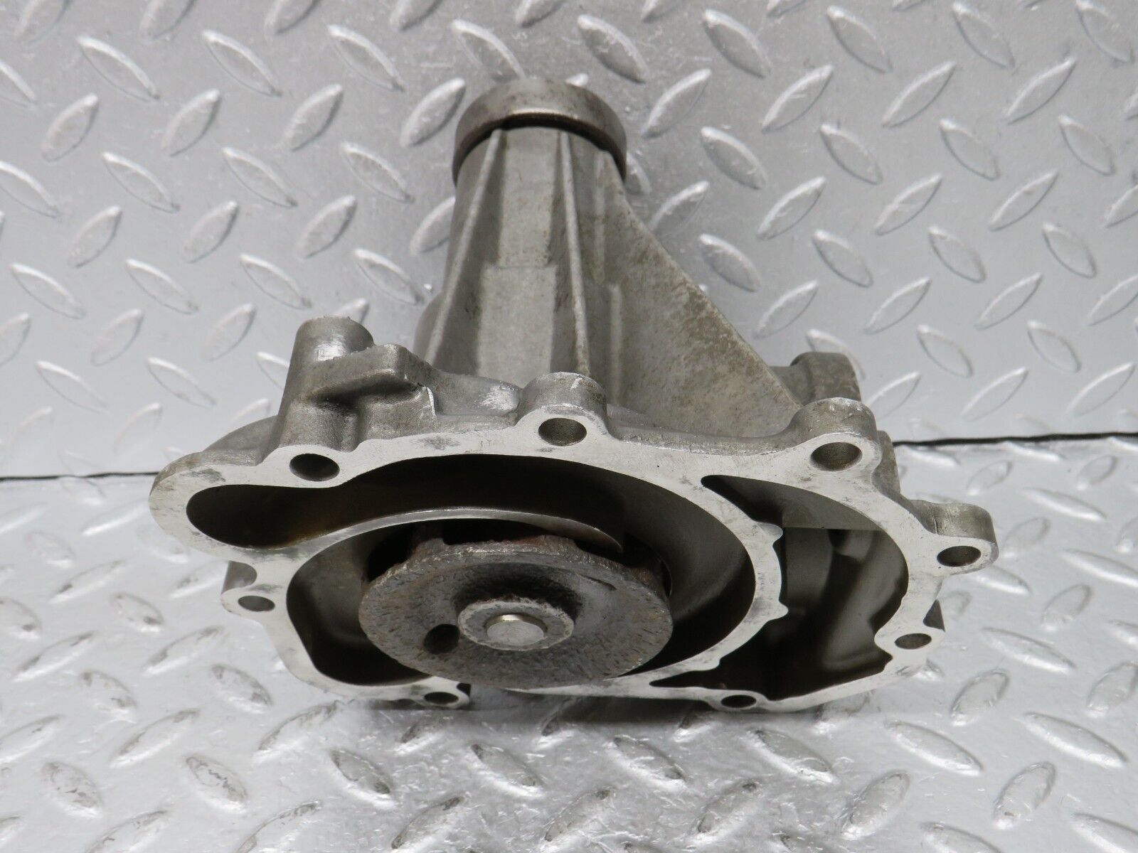 36264 Mercedes-Benz W126 420SE Water Pump 1172011201