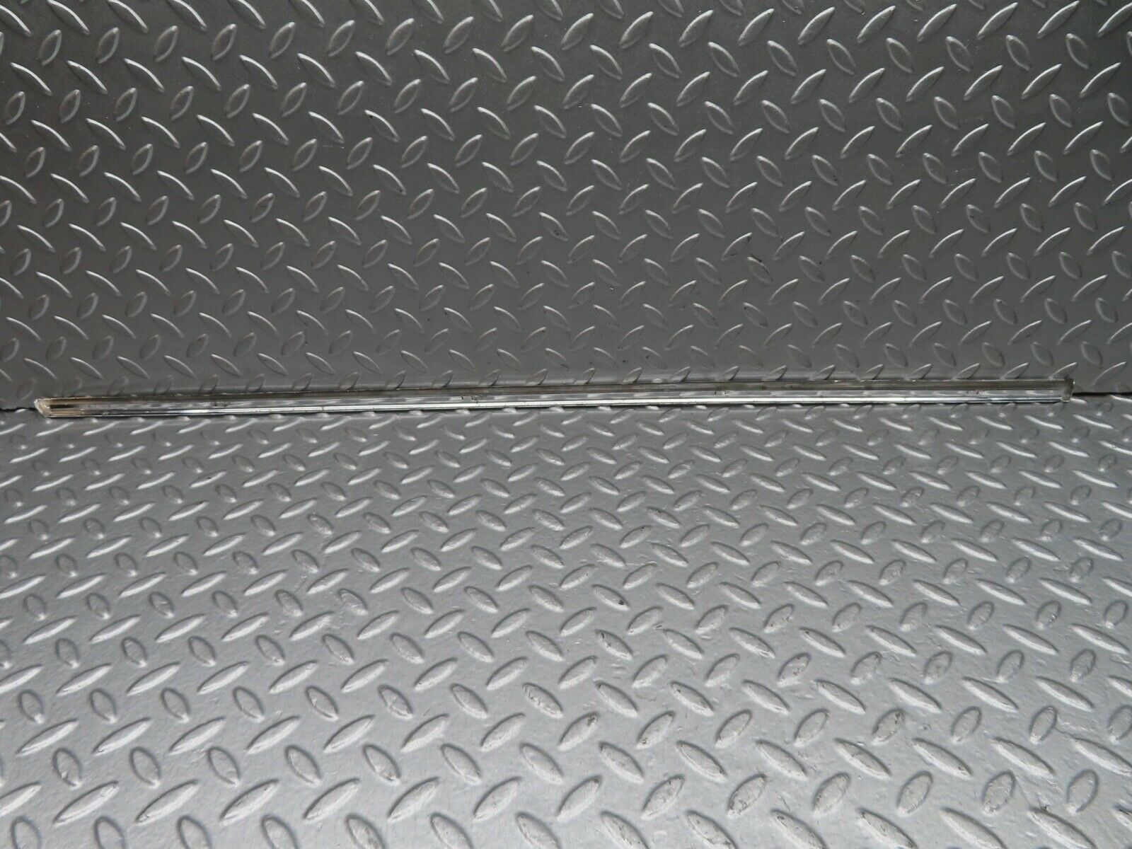 18140 Mercedes-Benz W123 200 Front Left Door Chrome Moulding Trim