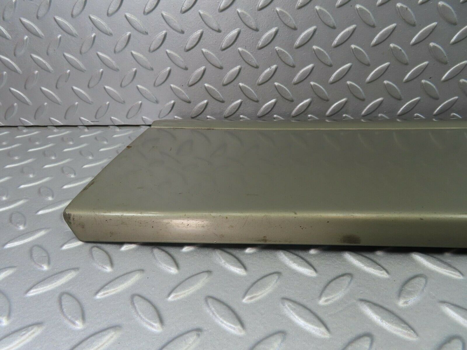 8877 Mercedes-Benz W126 Front Right Door Moulding 1266903840