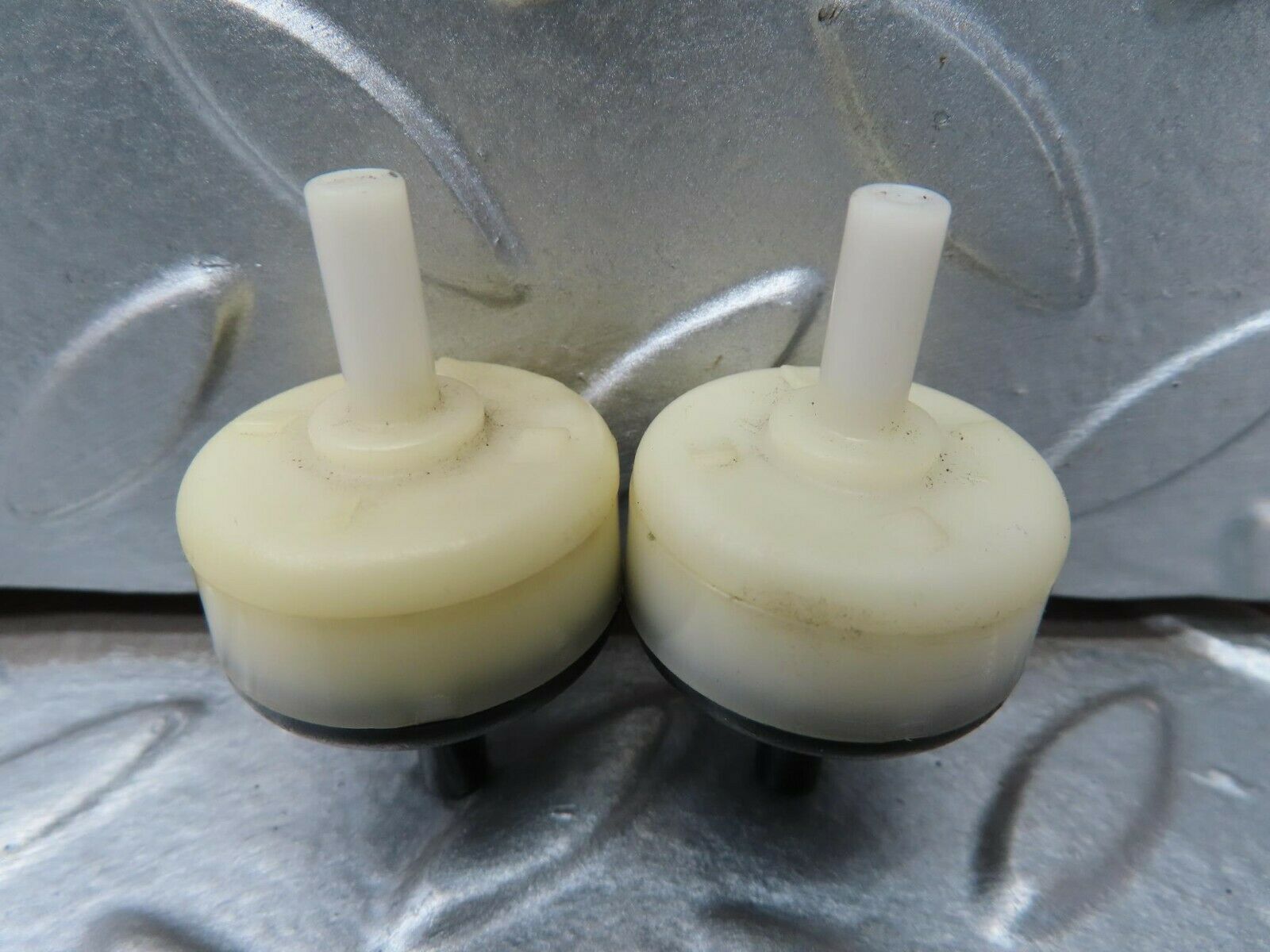 15513 Mercedes-Benz W123 230E Vacuum Valve