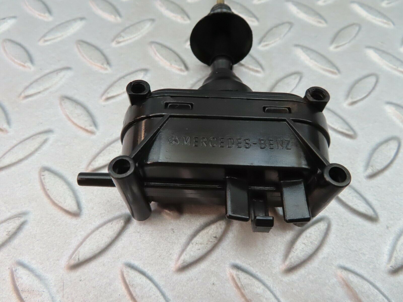 6045 Mercedes-Benz W126 380SE Door Lock Vacuum Actuator & Knob Rear Right