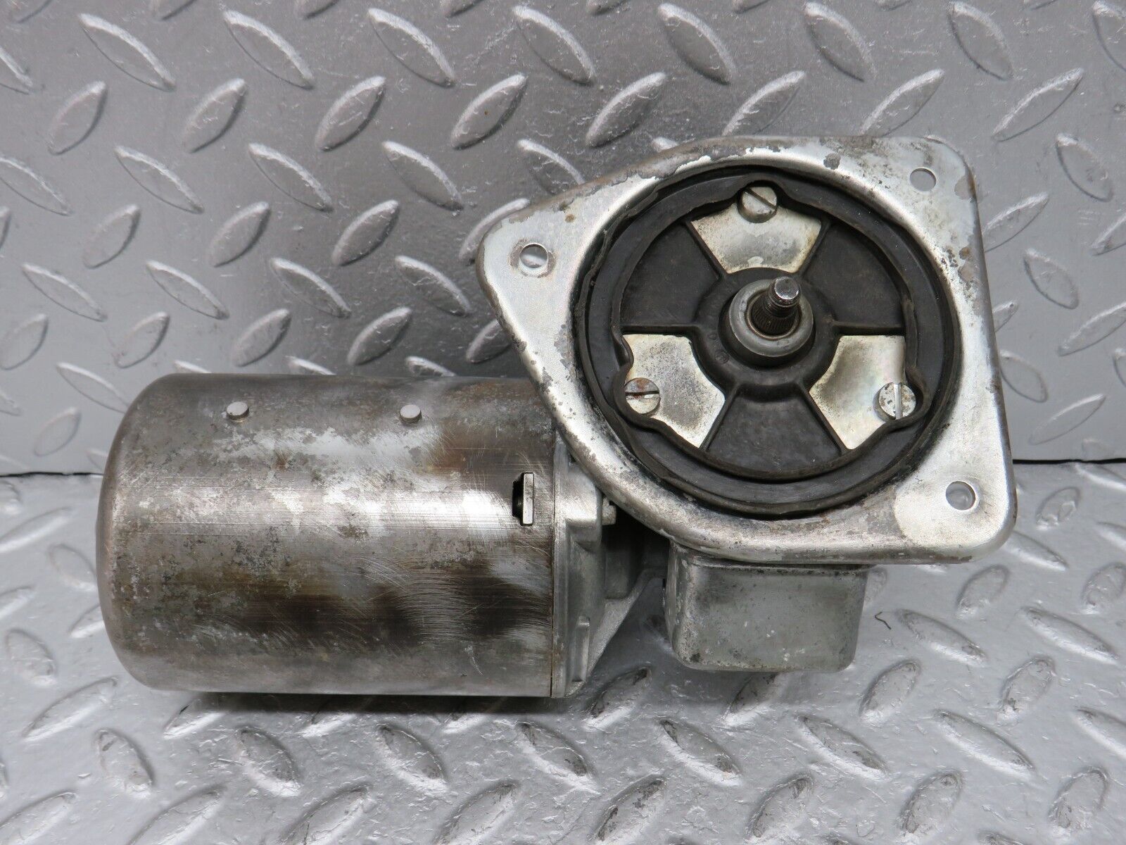 35922 Mercedes-Benz W108 Windscreen Wiper Motor Bosch 0390446050