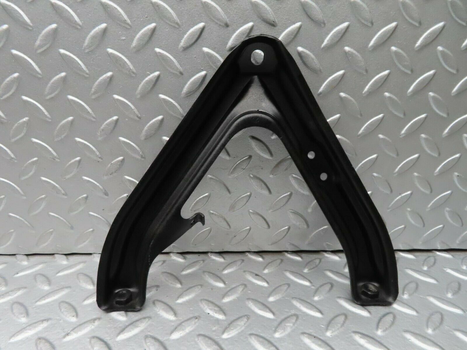 15265 Mercedes-Benz W123 230E Air Intake Manifold Bracket