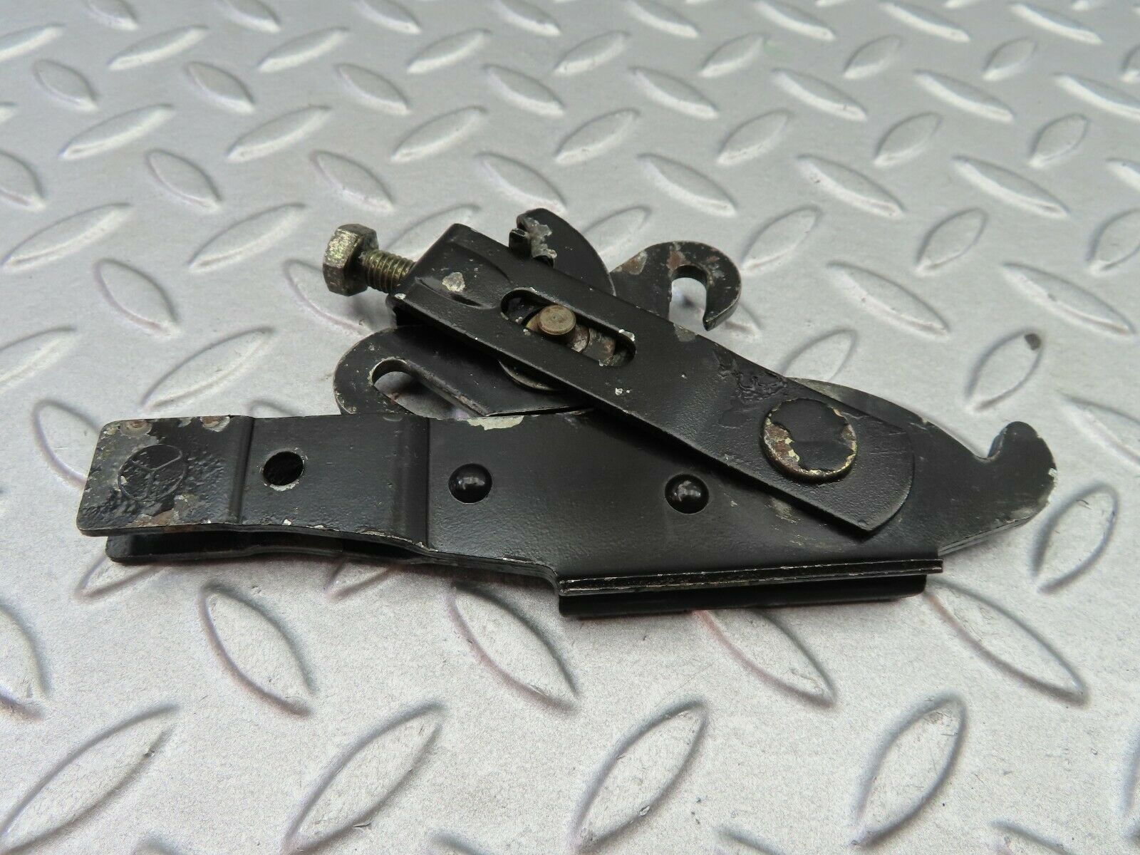 6304 Mercedes-Benz W126 380SE Handbrake Adjusting Handbrake Regulator