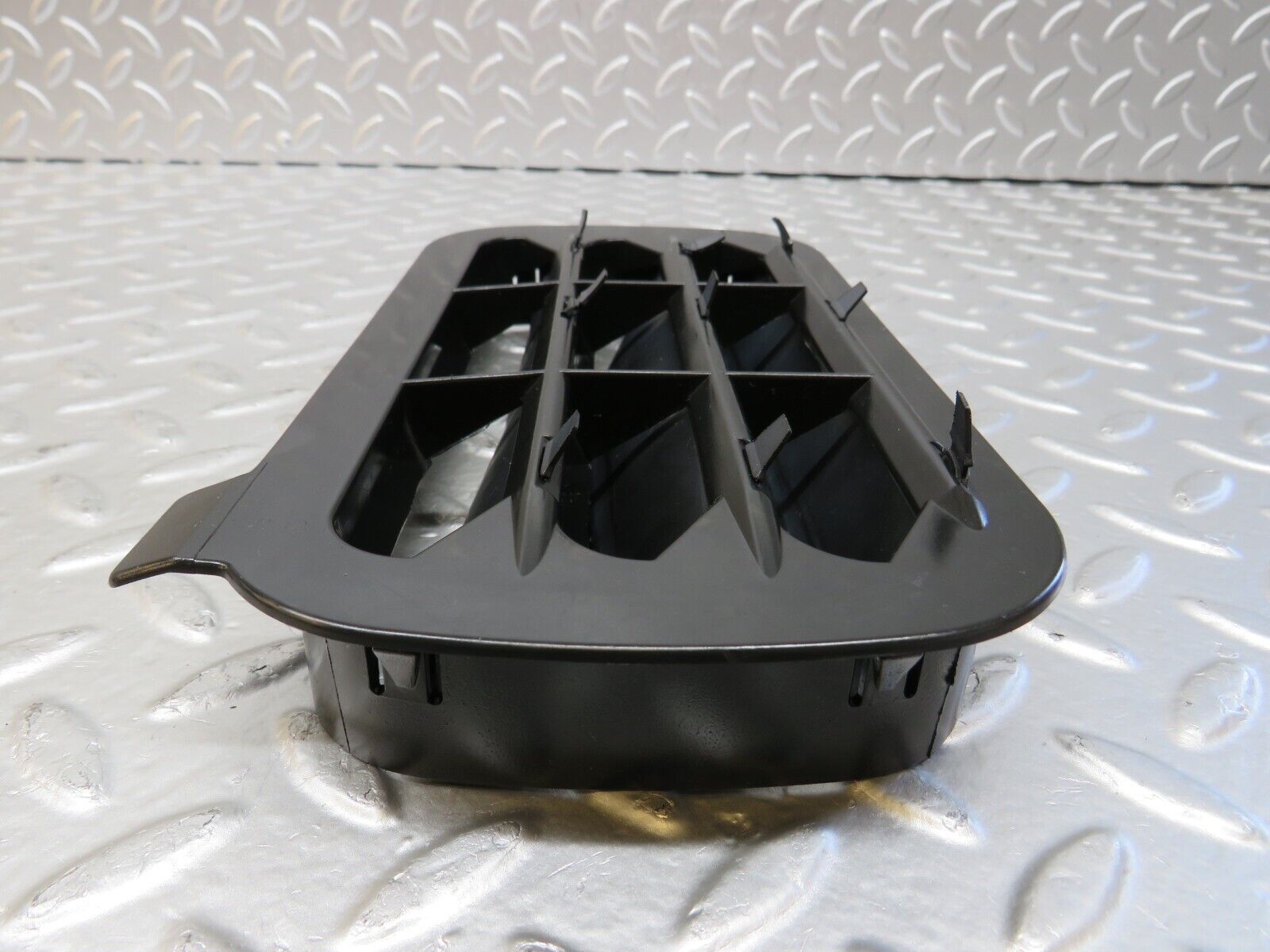 25728 Mercedes-Benz W124 280E Rear Air Intake Vent Left 1248370230