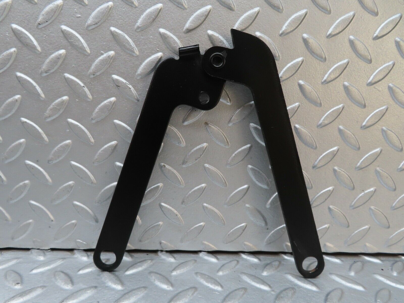 17598 Mercedes-Benz W116 450SEL Bonnet Hinge Right Side