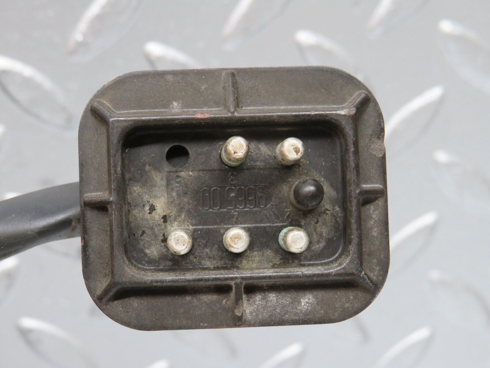 28120 Mercedes-Benz W123 280E Wiper Motor Bosch 0390341077