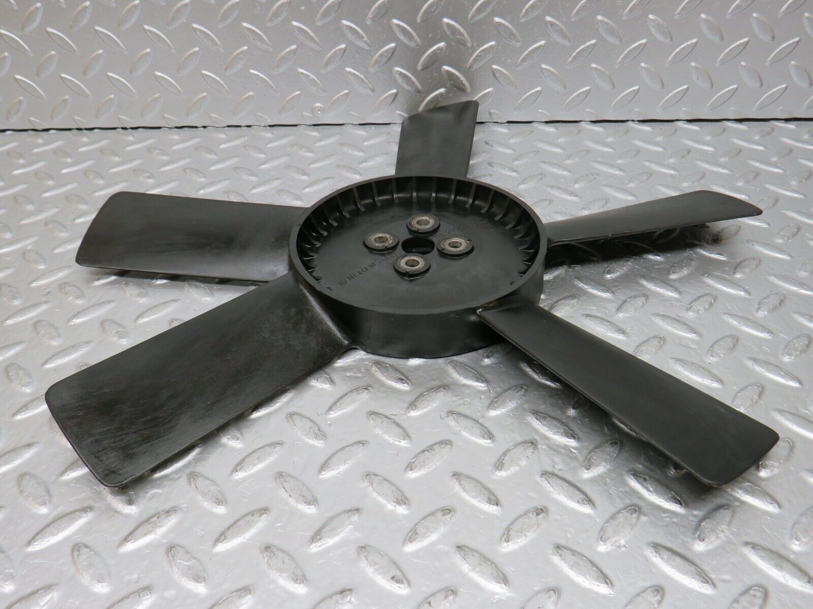 31047 Mercedes-Benz W123 200D Engine Cooling Fan 1152050406