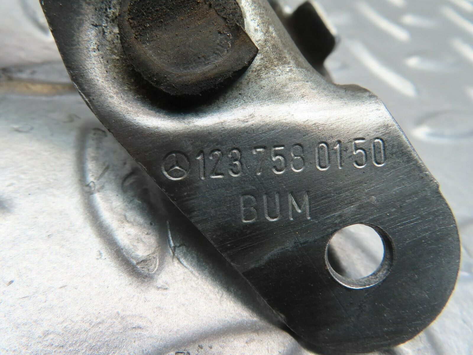 11557 Mercedes-Benz C123 230CE Coupe Trunk Lock Latch 1237580150