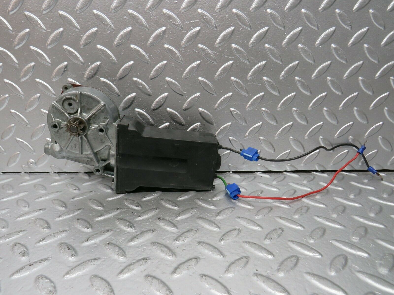 24558 Mercedes-Benz W108 Window Regulator Motor Front Right 0132001102