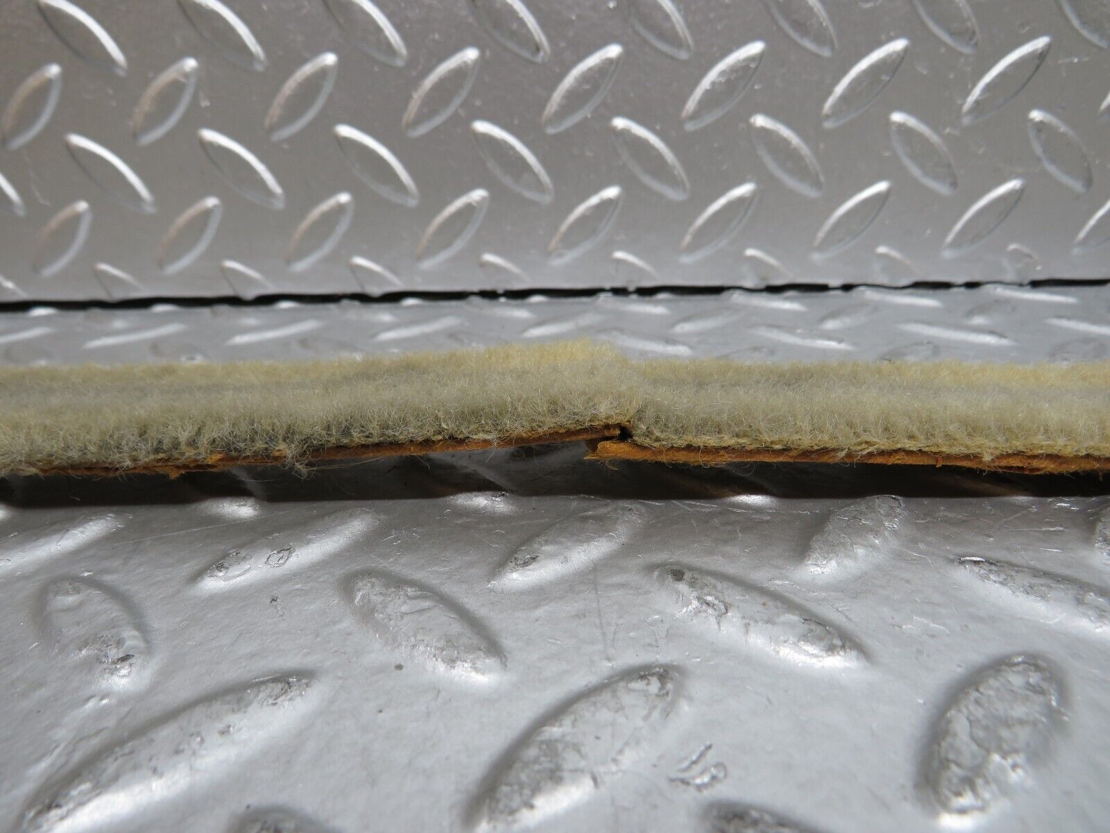 29822 Mercedes-Benz W123 230E Parcel Shelf