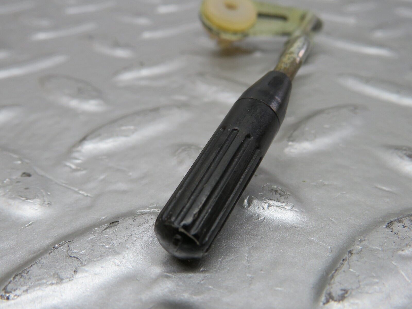 25557 Mercedes-Benz W123 200 Door Lock Knob Set