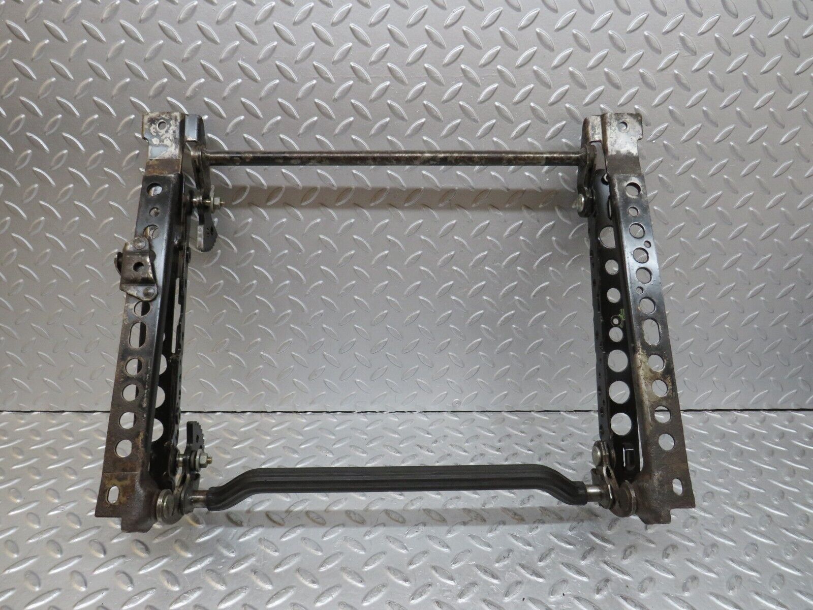 37157 Mercedes-Benz C126 420SEC Coupe Front Left Electric Seat Sliding Mechanism