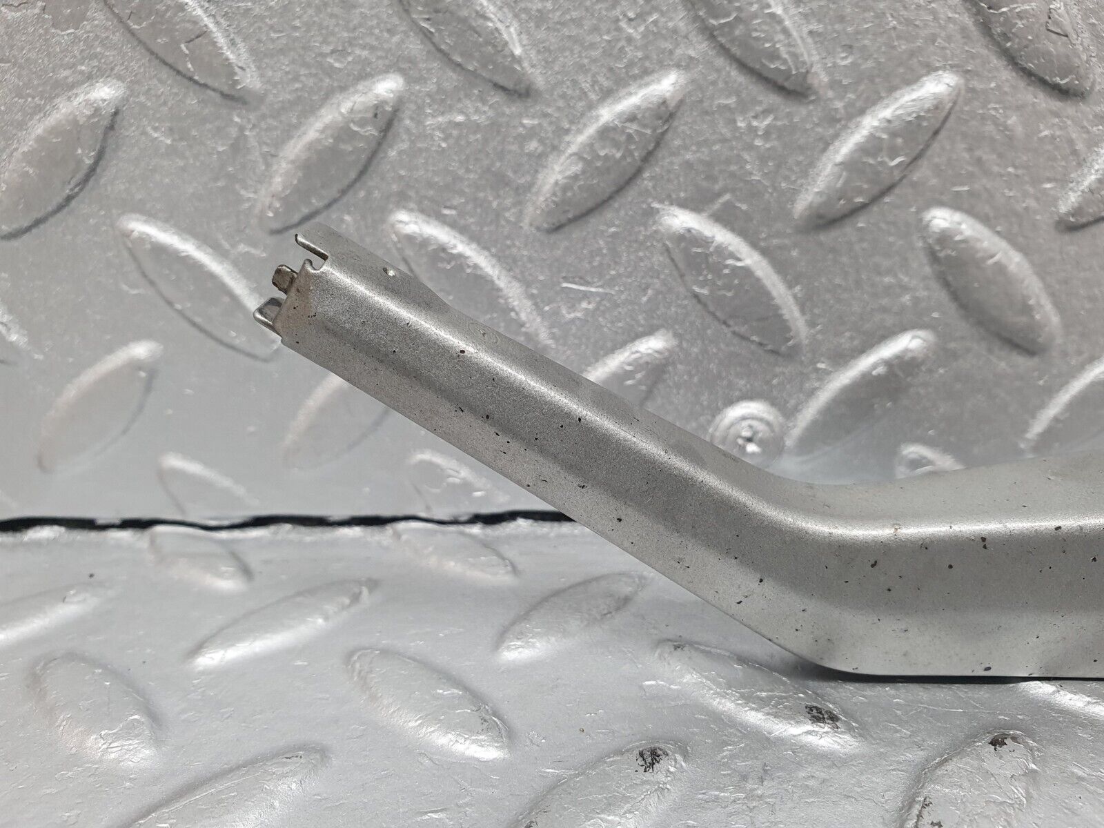 41074 Mercedes-Benz W126 300SE Headlight Wiper Arm Bosch Right Side