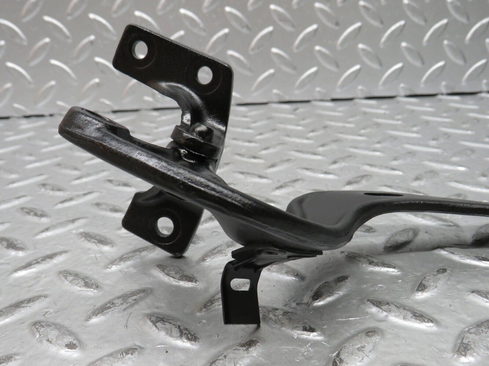 28400 Mercedes-Benz S123 240D Wagon Tailgate Hinge Right 1237400137