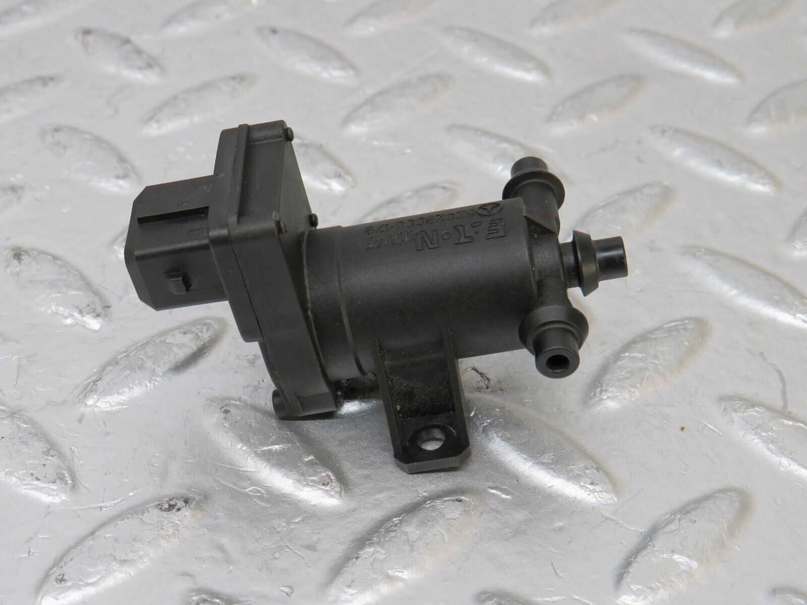 34888 Mercedes-Benz W210 320E Heater Control Vacuum Valve 2028000178