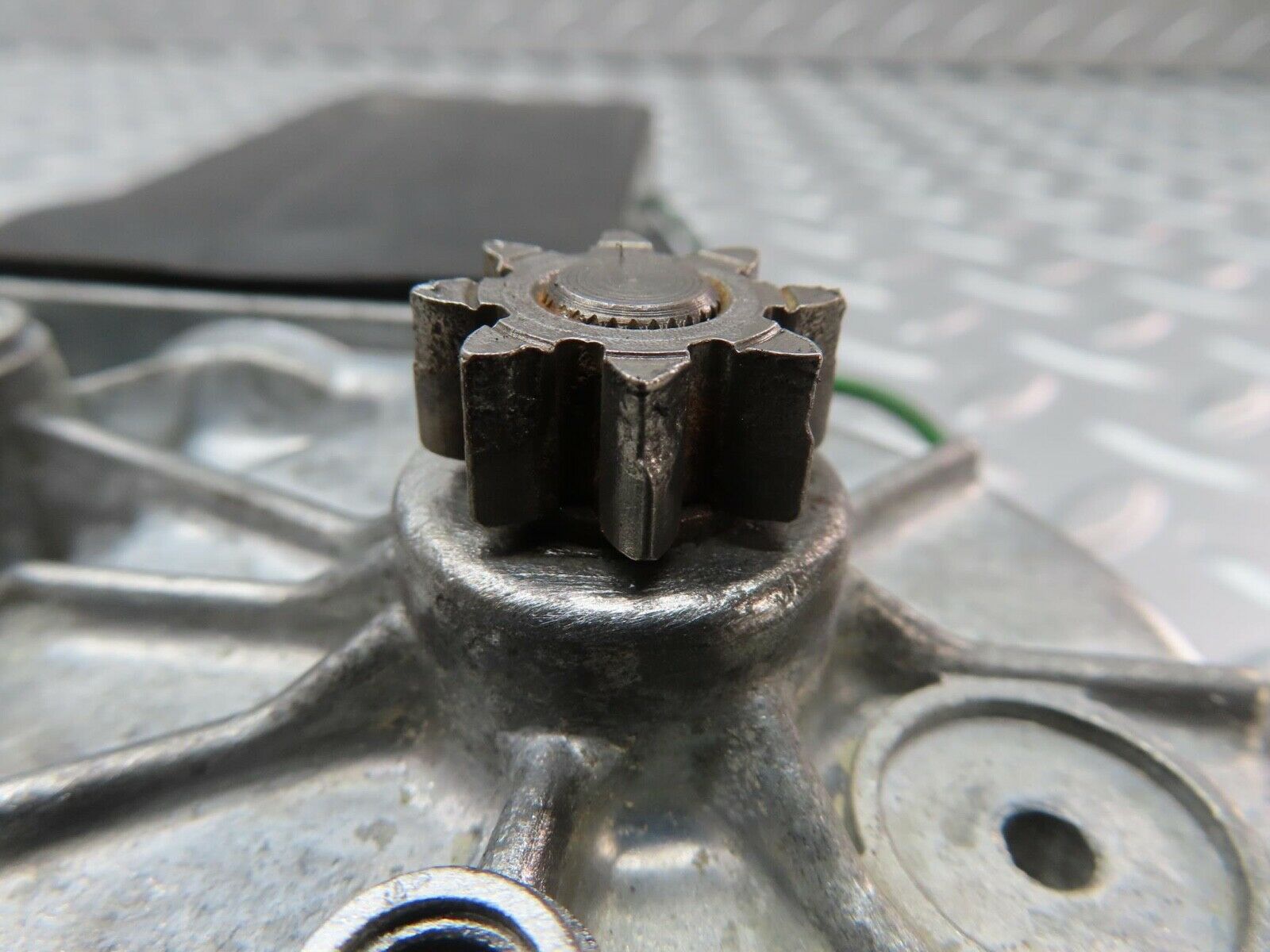 12424 Mercedes-Benz W108 280SE 3.5 Window Regulator Motor Rear Left 0132001101