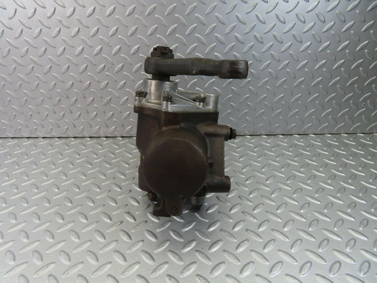 8909 Mercedes-Benz W114 Steering Box 1144610501