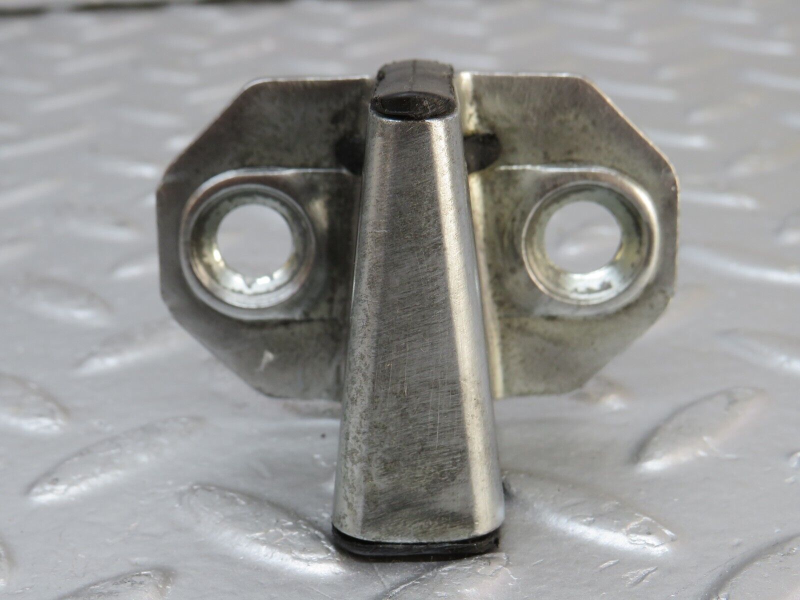 33373 Mercedes-Benz W202 C180 Door Lock Latch