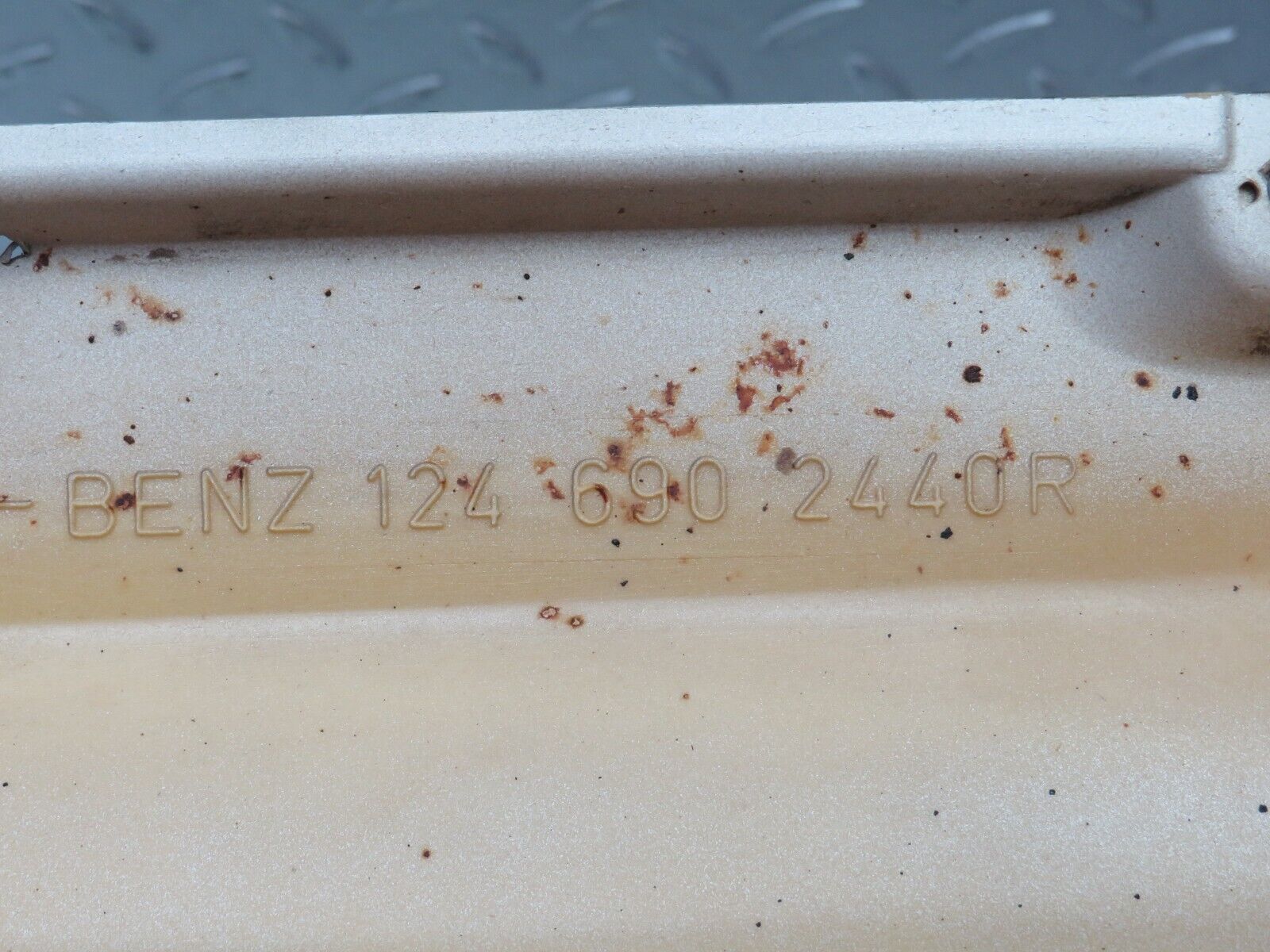 29211 Mercedes-Benz W124 230E Side Skirt Right Side 1246902440