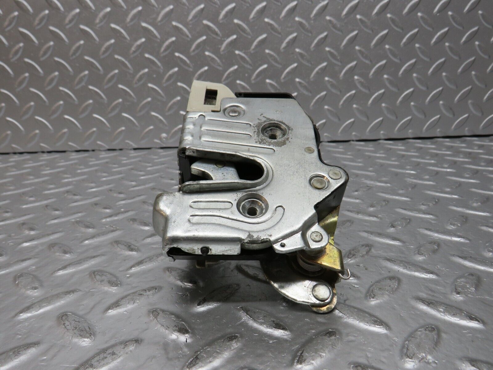 31796 Mercedes-Benz W201 190LE 1.8L Rear Right Door Lock Mechanism