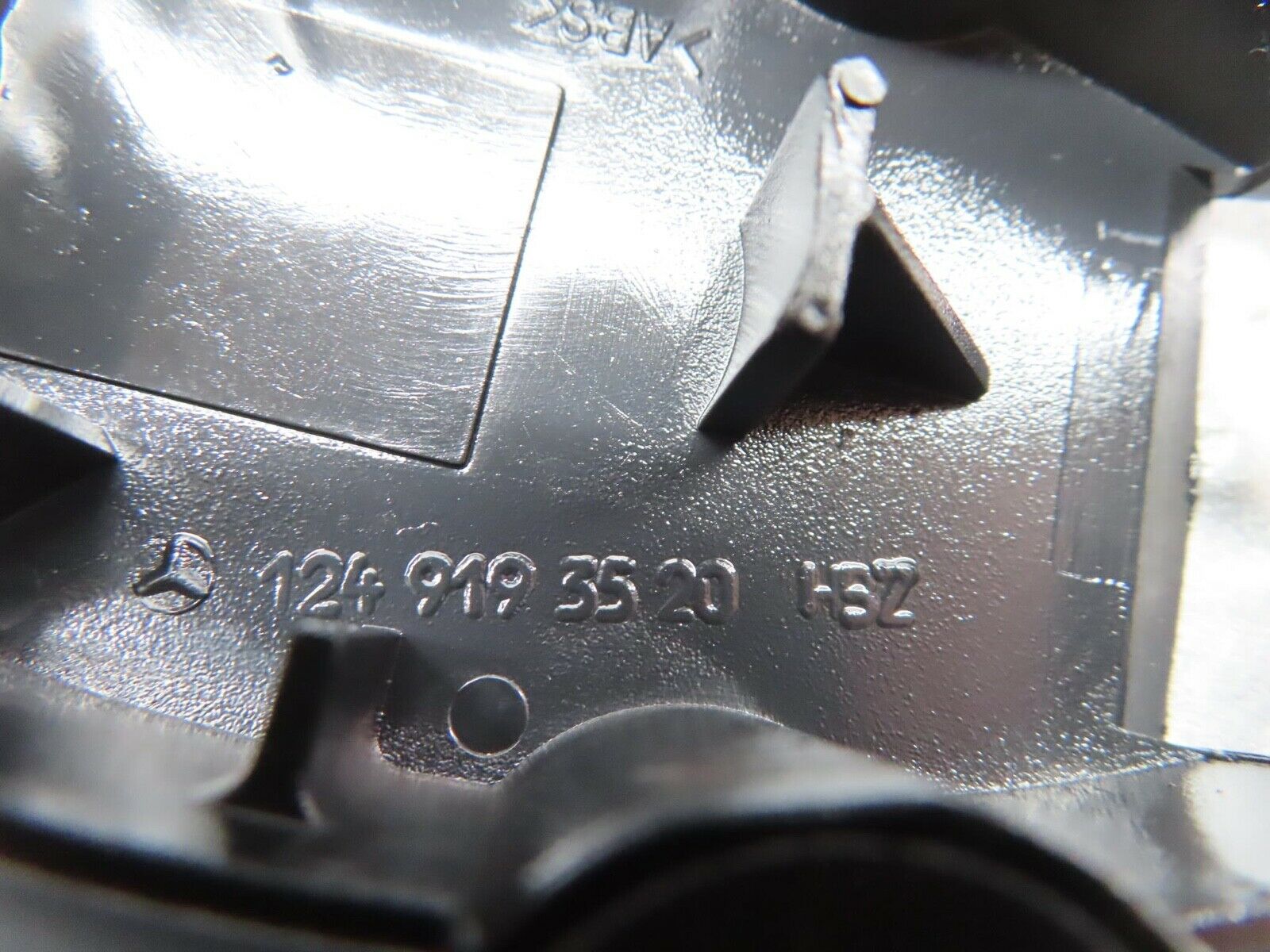 16234 Mercedes-Benz W124 260E Seat Belt Runner With Cover 1249193520