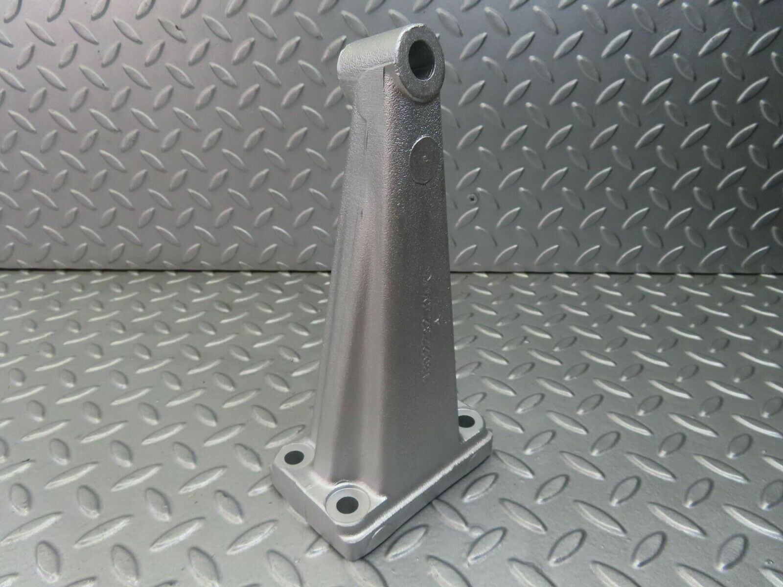 8337 Mercedes-Benz W108 Engine Mount Bracket Right Side 1802232504