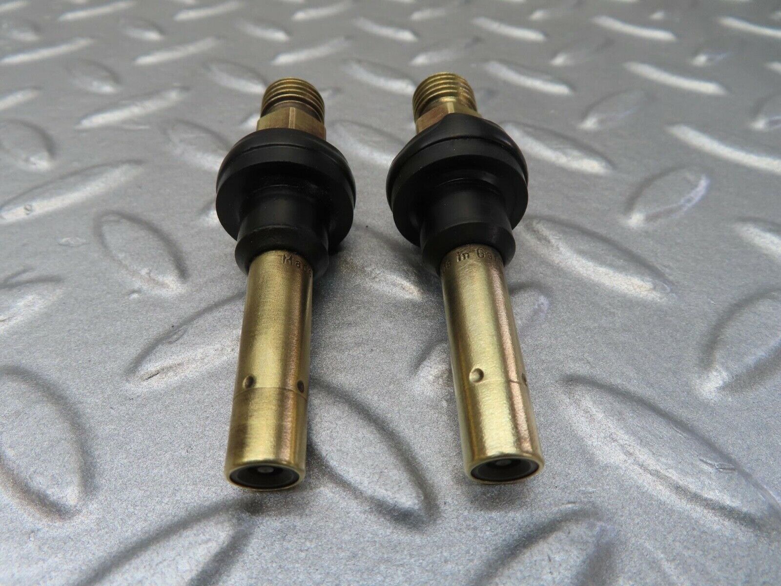 15939 Mercedes-Benz W123 280E 2x Fuel Injectors Bosch 0437502010