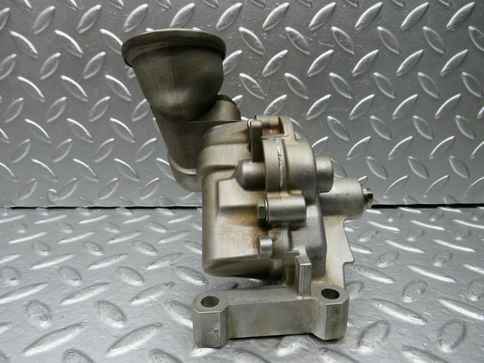 22555 Mercedes-Benz C124 E220 Coupe Oil Pump 1111810201 6041810620