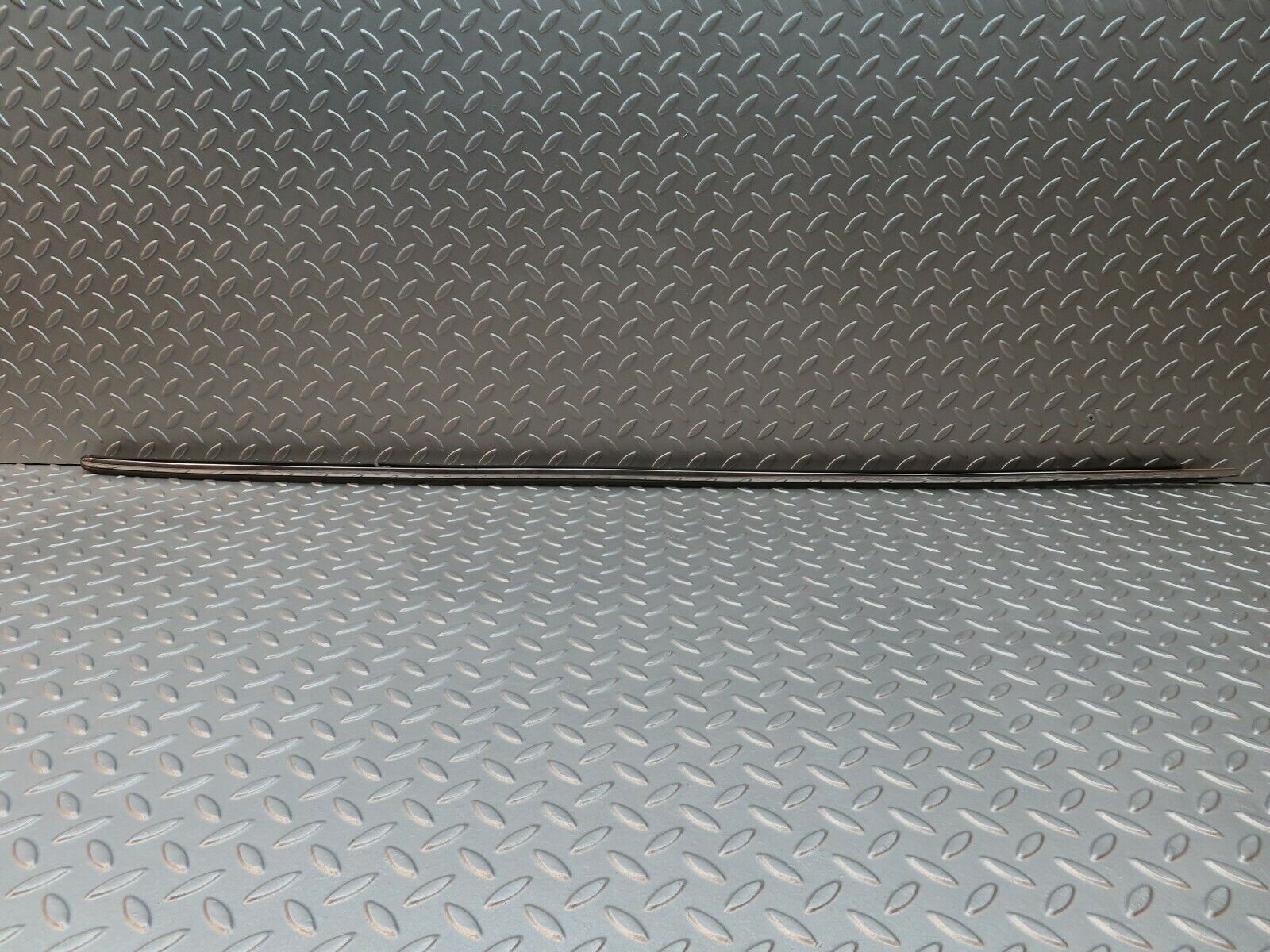 3451 Mercedes-Benz W108 280SE Centre Fender Wing Chrome Trim Front Left