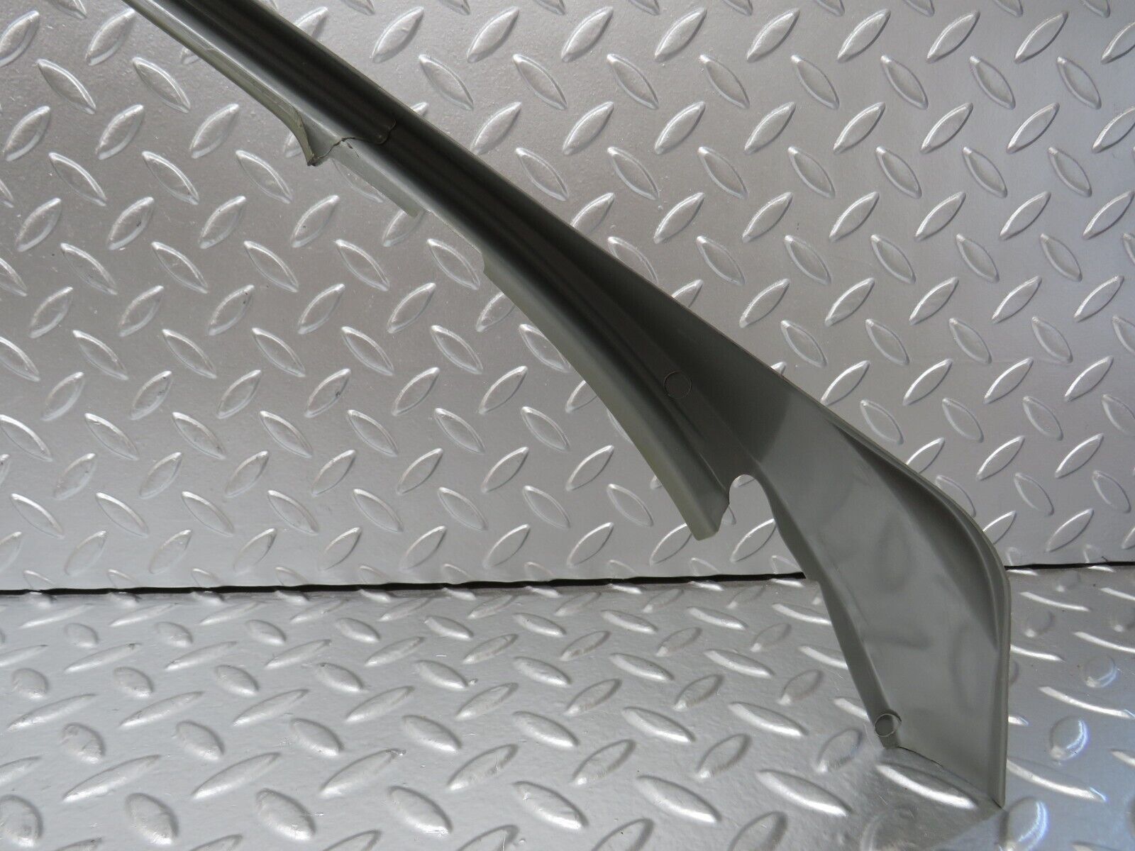 25750 Mercedes-Benz W124 280E F. Right Door Window Frame Trim Cover 1247250271