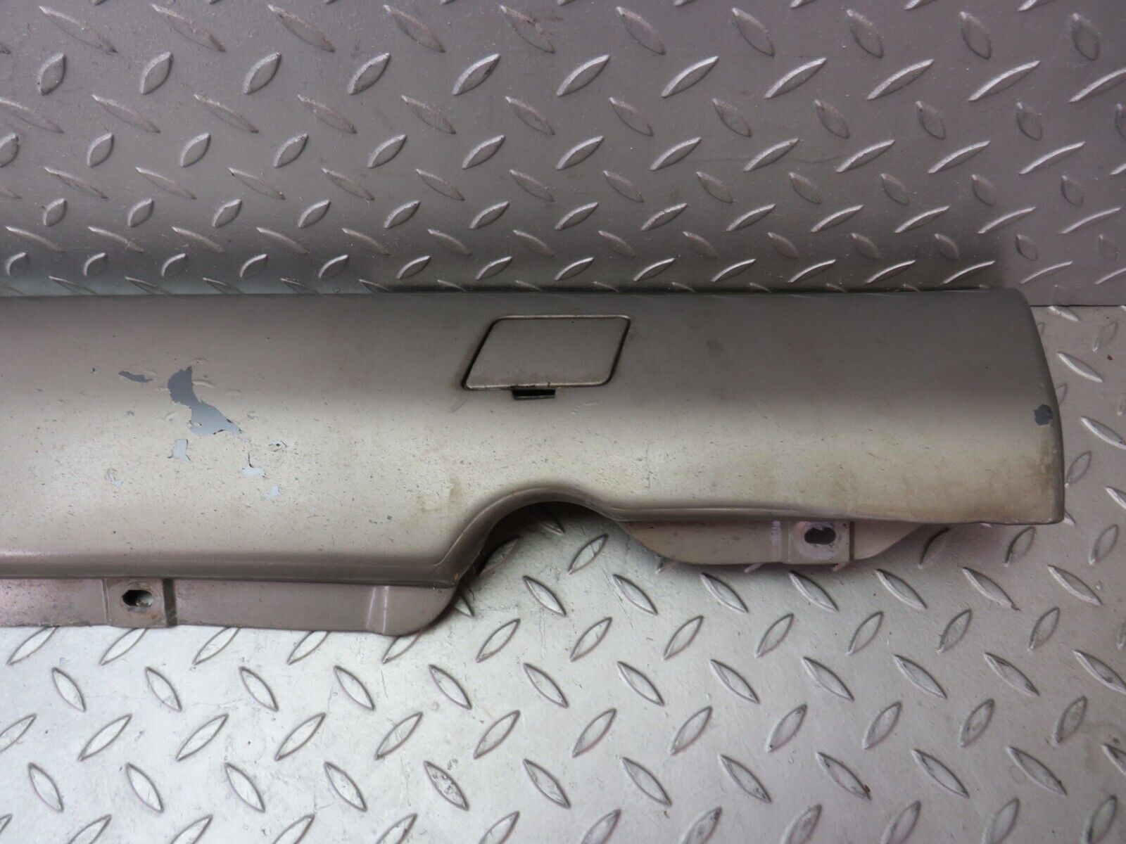 36326 Mercedes-Benz W126 420SE Side Skirt Right 1266905040 1266980230 1266980430