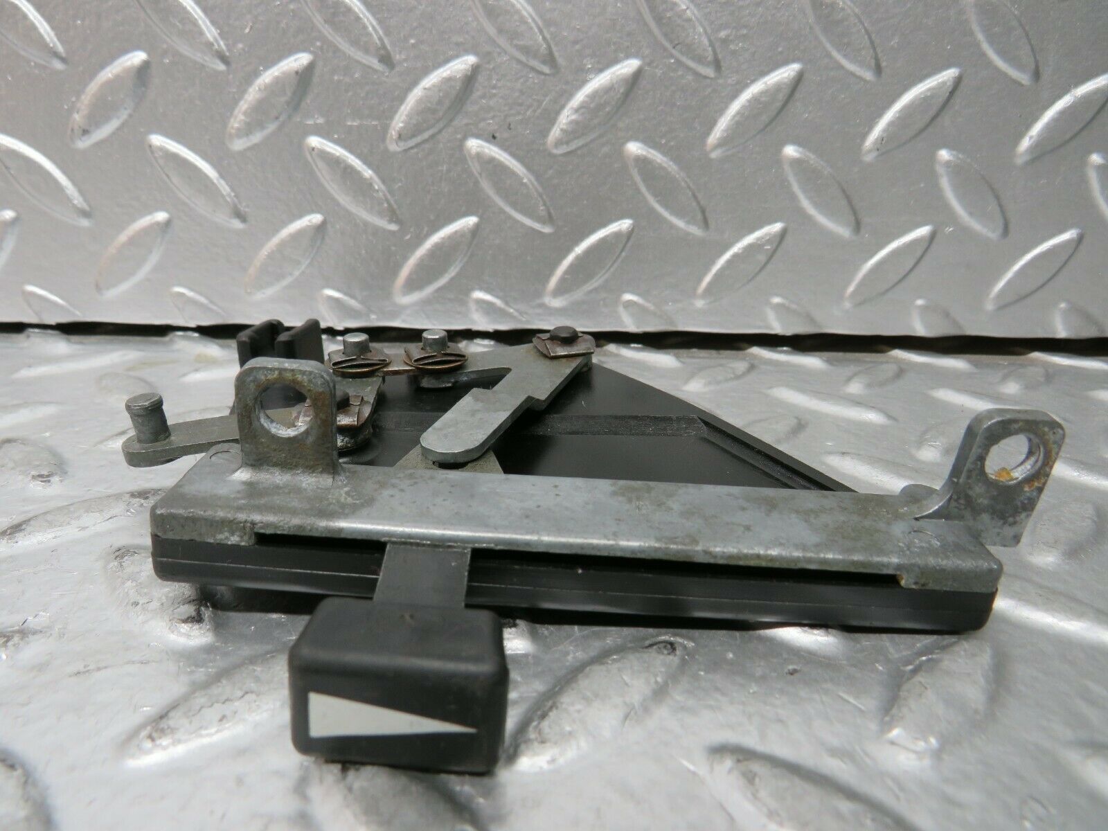 23797 Mercedes-Benz C107 450SLC Coupe Air Vent Control Lever Left 1078300385