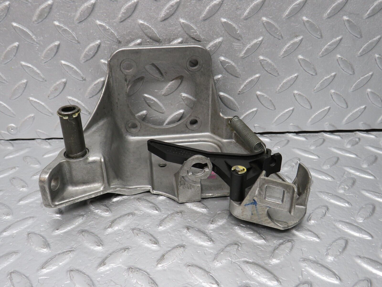 39416 Mercedes-Benz R129 320SL Coupe Brake Pedal Bracket 1242901019 1402921031